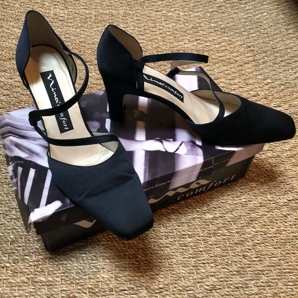 3/$18 SALE Navy square toe heels business dressy